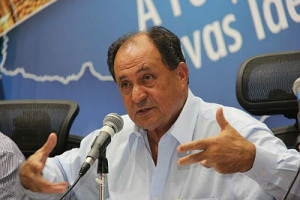 Todos tem direito a disputar a sucessão de Murilo, disse Teixeira