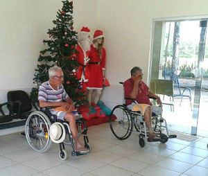 O lar abriga 32 idosos, sendo 19 homens e 13 mulheres, na faixa etária de 80 a 98 anos.