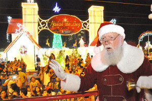 As crianças podem tirar fotos com o Papai Noel gratuitamente