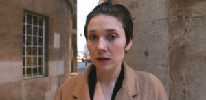 Niamh Ní Dhomhnaill relembra como foi vítima de violência sexual sem saber