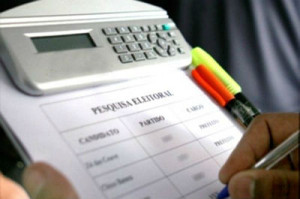 A divulgação de pesquisa sem o prévio registro e a eventual divulgação de pesquisa fraudulenta constituem crimes