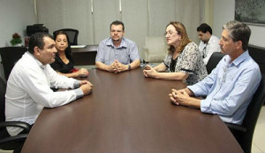 Prefeitos do PT pressionam por apoio a Delcídio
