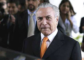 Michel Temer saindo da reunião no Planalto com Dilma