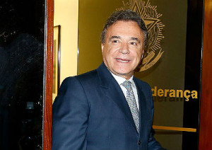 O senador Álvaro Dias (ex-PSDB-PR), que se desfiliou do partido e deve migrar para o PV