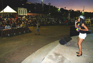 Kris Simões foi a grande campeã da noite com "Ala Vote! Eu sou Corumbaense" (Foto: Renê Marcio Carneiro)
