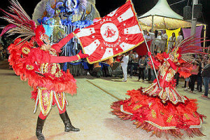 Desfile de escolas de samba dos grupos de acesso e especial acontece na av. Alfredo Scaff