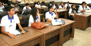 Deputados estudantes passam por capacitação