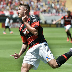 Matheus Sávio, do Flamengo, comemora gol de empate no tempo normal