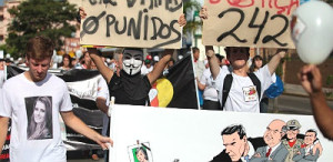 Protesto em 2014 pedia justiça às vítimas do incêndio na boate Kiss em Santa Maria (RS)