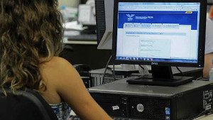 O programa oferece mais de 203 mil bolsas de estudos
