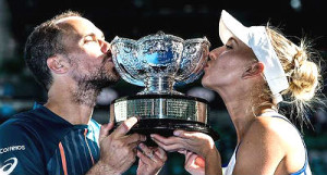 Soares e Vesnina superaram na grande decisão a americana Coco Vandeweghe e o romeno Horia Tecau por 2 sets a 1 Foto: EFE