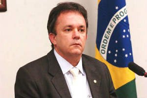 Janot sugere perda do mandato de Vander Loubet