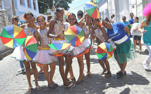 Campanha busca garantir o direito de brincar o carnaval de forma protegida