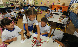Além da crise há também um movimento de retorno da classe média para a escola pública