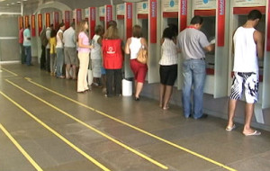 A população pode usar os canais eletrônicos e correspondentes para o pagamento das contas, informa a Febraban