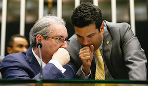 Leonardo Picciani conversa com Eduardo Cunha, em foto do ano passado. foto: pedro Ladeira/Folhapress