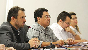 Neto durante discurso (Foto: Edson Ribeiro )