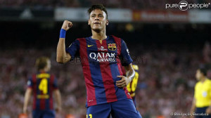 Neymar renovou contrato por cinco temporadas com o Barcelona