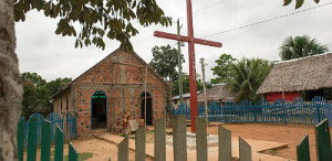 Nova igreja em obras na comunidade de Mato Grosso, frequentada por índígenas