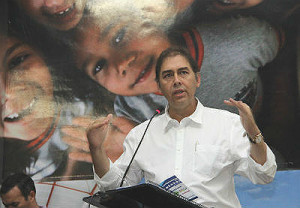 "A proposta é melhorar o ensino para tornar os alunos de hoje, adultos vencedores”, disse o prefeito
