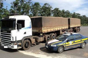 Tráfego de alguns veículos de carga em rodovias federais será restrito