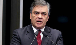 O líder do PSDB, Cássio Cunha Lima, criticou o pedido de prisão e pediu prudência 