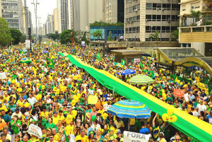 Manifestação na Avenida Paulista, região central da capital, contra a corrupção e pela saída da presidenta Dilma Roussef