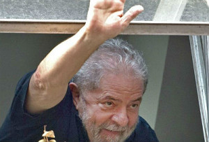 "Os procuradores acenderam em mim a chama. A luta continua!", afirmou