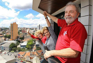 O ex-presidente Lula em seu apartamento em São Bernardo