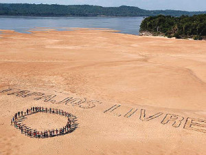 Munduruku protestam contra hidrelétricas no Rio Tapajós, para marcar o Dia Internacional das Florestas (21 de março)