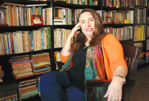 Escritora Clotilde Tavares, Paraibana radicada em Natal (RN)