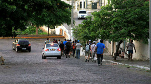 Após a caminhada, os participantes contemplaram o pôr do sol pantaneiro (Foto: Marcos Boaventura)