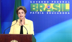 Relator de comissão anuncia parecer favorável ao impeachment de Dilma