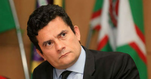 Os juristas afirmam que a Operação Lava Jato, já há algum tempo, deveria ter sido retirada da 13ª Vara Federal de Curitiba