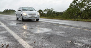 Farol apagado, quatro pontos na habilitação, além de multa de R$ 85,13