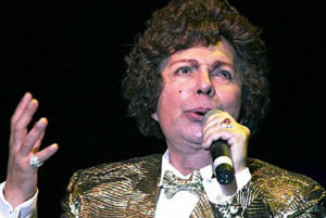 O cantor Cauby Peixoto foi um dos grandes nomes da chamada "era de ouro do rádio" no Brasil Arquivo/Agência Brasil