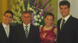 Pre-candidato a prefeito de Bodoquena, Enio Albuquerque com a esposa Rossana de Lima Albuquerque e filhos