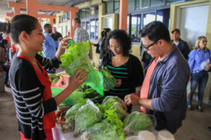 A feira é resultado de um projeto desenvolvido na região e que vai ser expandido aos assentamentos de Corumbá (Foto: Kleverton Velasques)