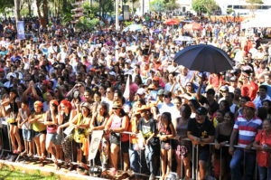 Festa alusiva ao Dia do Trabalho reúne mais de seis mil pessoas na Praça do Rádio Clube, em Campo Grande