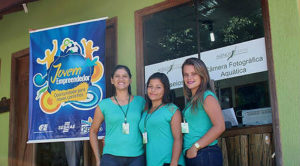 A proprietária da agência Tereré Turismo, Najara Daubian com a agora funcionária efetiva Larissa Gritti e a estagiária Joyce Barbosa