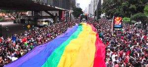 Os quatro dias que estão próximos a Parada são recheados de FESTAS gays espalhadas pelos diferentes estabelecimentos da cidade