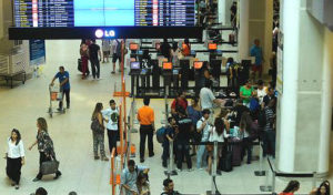 A procura por viagens de avião no país caiu 12,2% em abril, na comparação com o mesmo mês de 2015 Tânia Rêgo/Agência Brasil