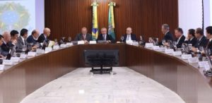 Temer comanda sua primeira reunião ministerial depois de assumir interinamente