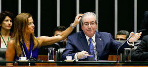 Alvo da Lava Jato, a mulher de Eduardo Cunha, Claudia, afaga o marido em evento da Câmara, Pedro Ladeira/Folhapress
