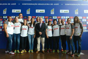 Rafael "Baby" [atrás] é o representante de MS na delegação de judô - Foto: Tânia Rego/Agência Brasil