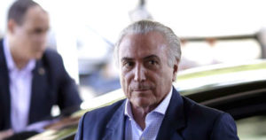 O presidente em exercício busca soluções para impasses