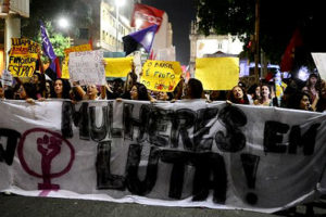 Rio de Janeiro - Mulheres fazem ato contra cultura do estupro, na Igreja da Candelária, centro da cidade Tomaz Silva/Arquivo Agência Brasil