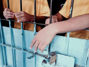 Se não houver vagas, preso do semiaberto pode ir para regime domiciliar