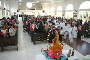 Missa foi realizada na igreja Nossa Senhora de Fátima (Foto: Marcos Boaventura)