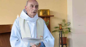 Dois homens invadiram a igreja de Saint-Etienne-du-Rouvray ontem e fizeram o padre como refém